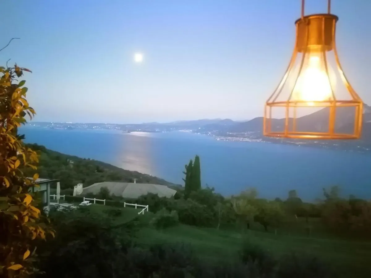 Oda ve Kahvaltı Beb Da Paolo Con Vista Lago San Zeno di Montagna İtalya