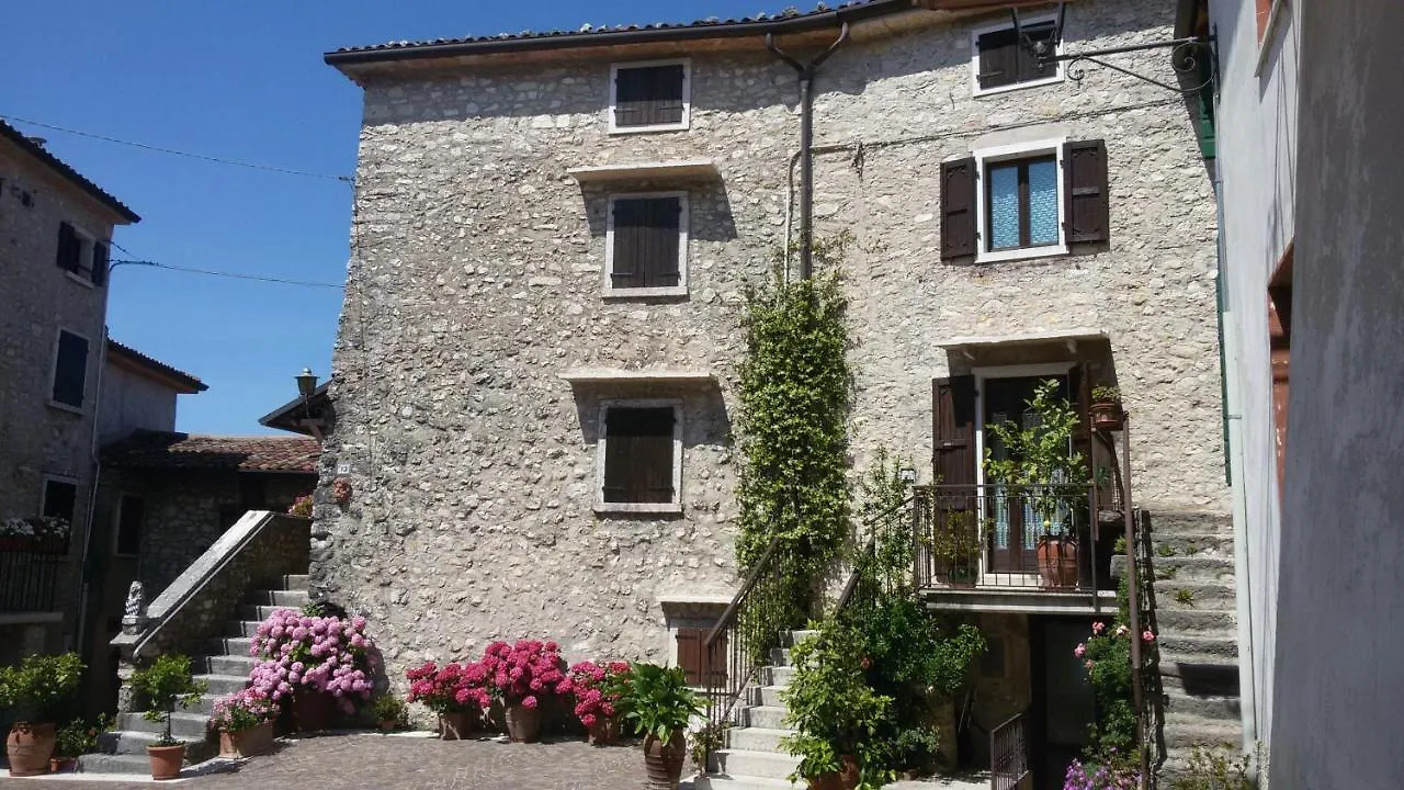 Oda ve Kahvaltı Beb Da Paolo Con Vista Lago San Zeno di Montagna İtalya